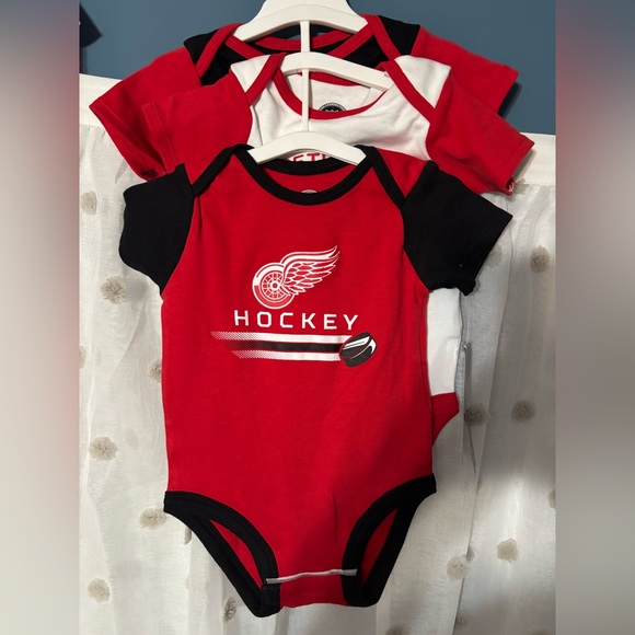 Red Wings Hockey Baby Onesie 3 pack - Picture 1 of 3